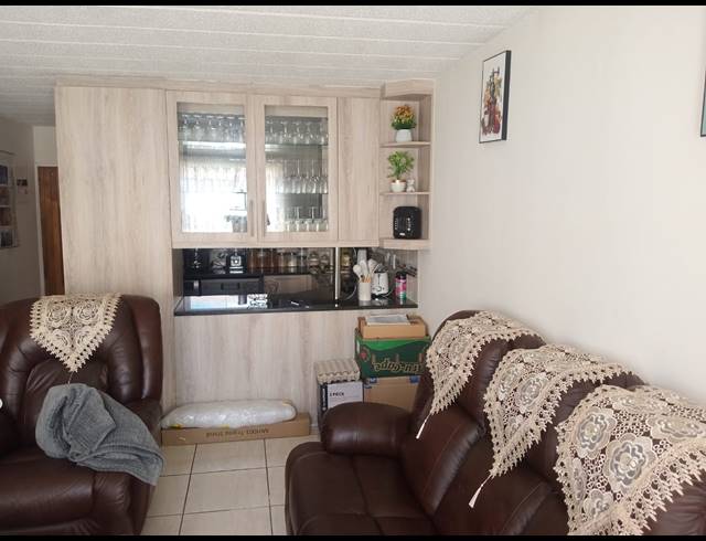 2 BEDROOM APARTMENT FOR SALE IN RAVENSWOOD